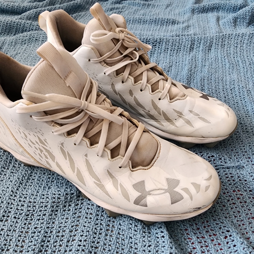 Men's Size 11 Under Armour Football Cleats